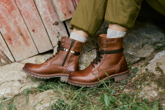 Women's lace-up boots